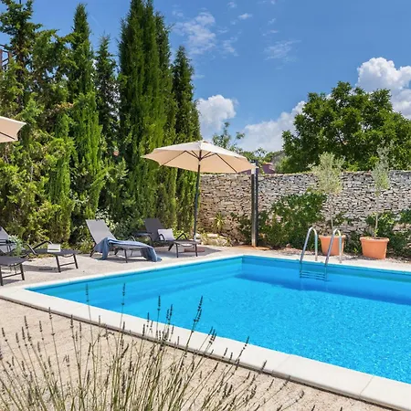 4 Bedroom Lovely In Vodnjan