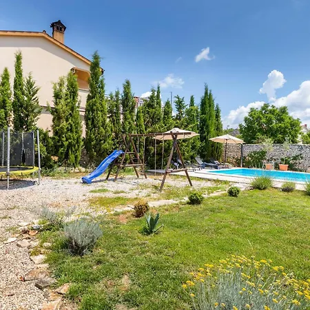 Holiday home 4 Bedroom Lovely In