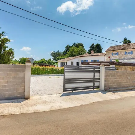 Four-bedroom In Vodnjan